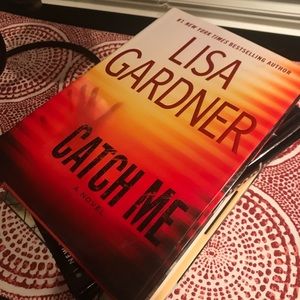 📙Lisa Gardner Fan? Or looking for new author?